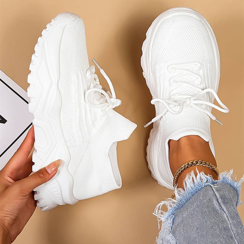 Lekkie sneakersy damskie z profilowaną, stabilną podeszwą