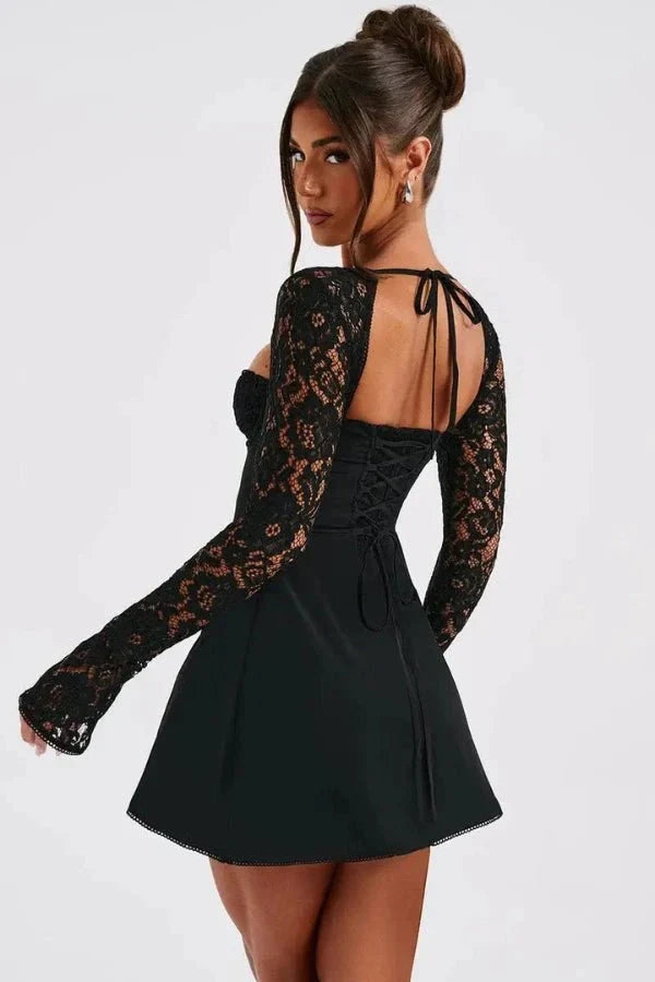 Elegancka damska sukienka mini z falbanami na wieczór
