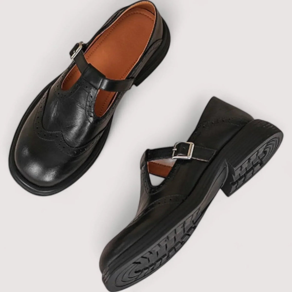 Damskie buty z zapinanym paskiem i dopasowanym fasonem