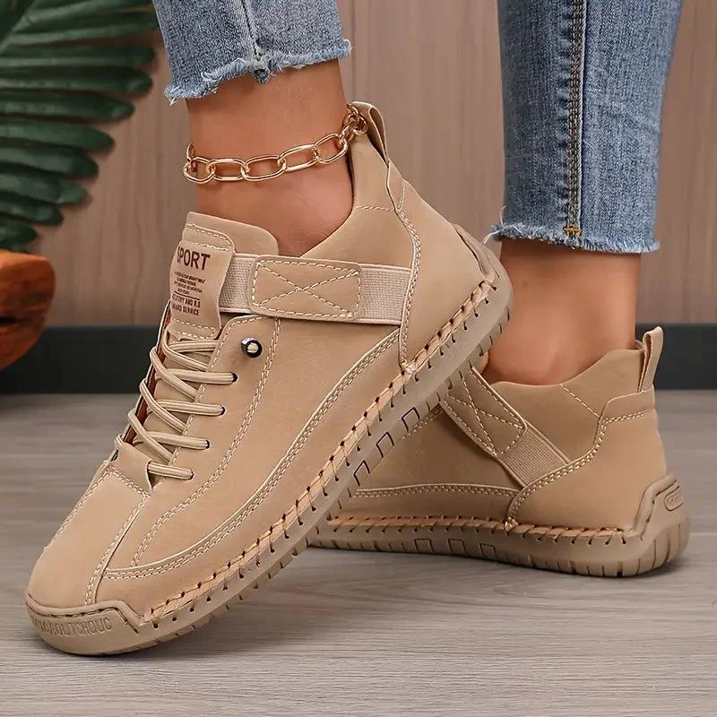 Niskie sneakersy damskie z paskiem na rzep i sznurowaniem - Beige