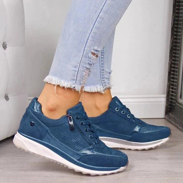 Damskie sneakersy z bocznym suwakiem i perforowanymi detalami - Niebieski