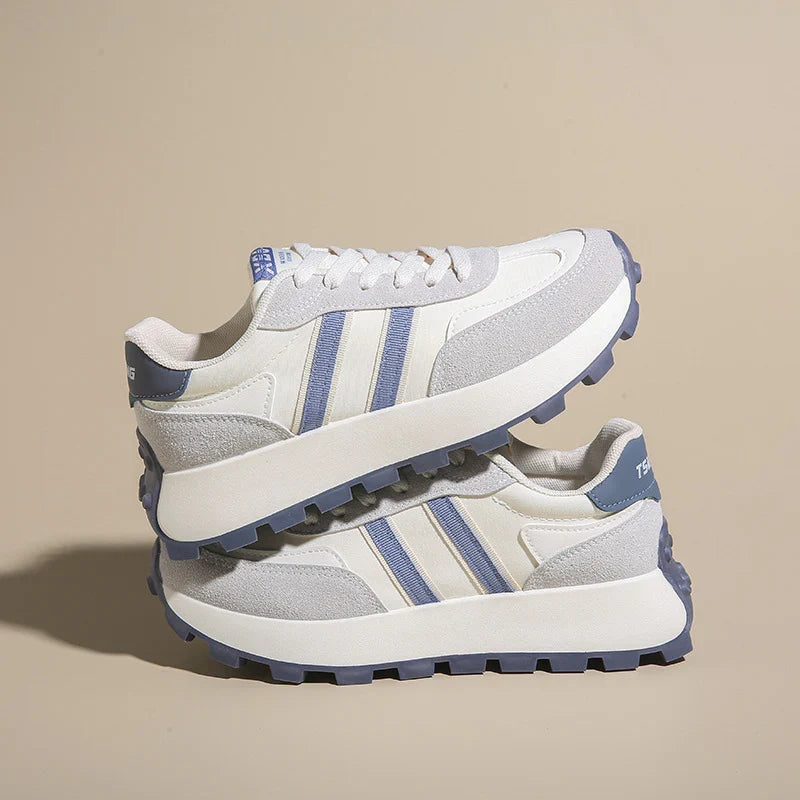Damskie sneakersy casual z kontrastowymi paskami - Błękitny