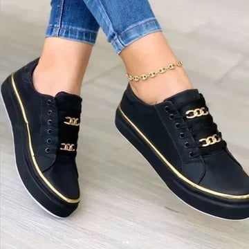 Damskie sneakersy z przednim sznurowaniem i grubą podeszwą - Czarny